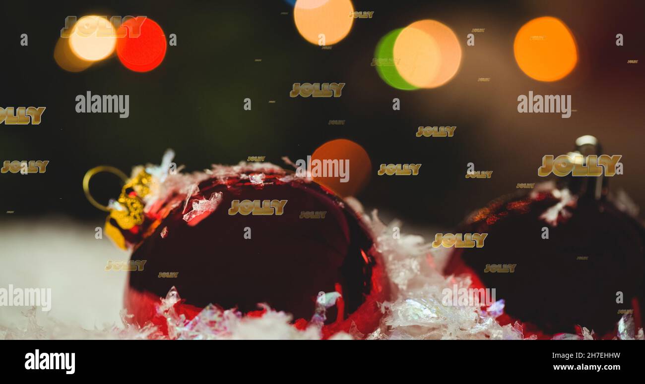 Imagen de texto alegre en repetición sobre bolas de navidad Foto de stock