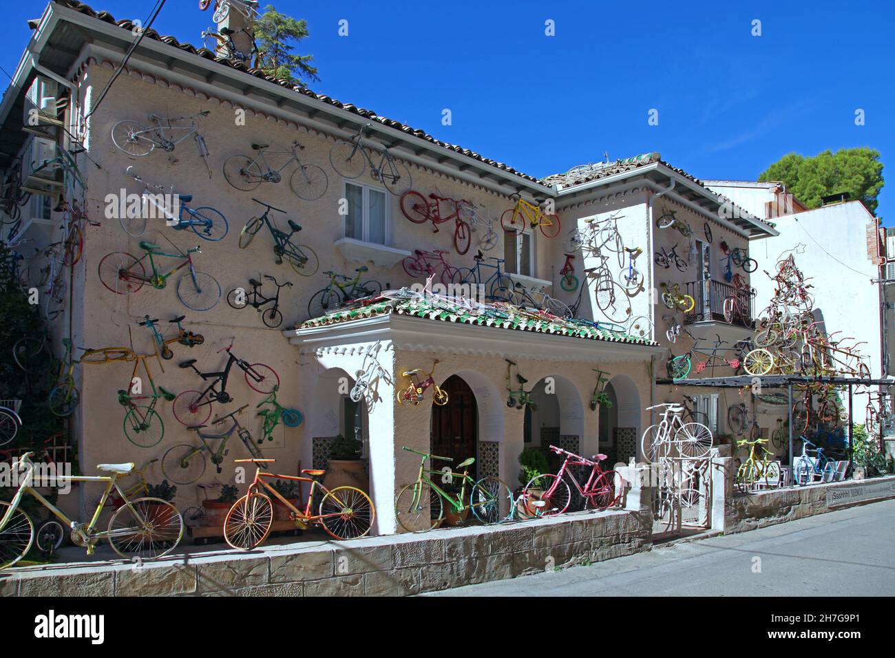 La Casa de las bicicletas en Cazorla España / La Casa de las Bicicletas. Foto de stock