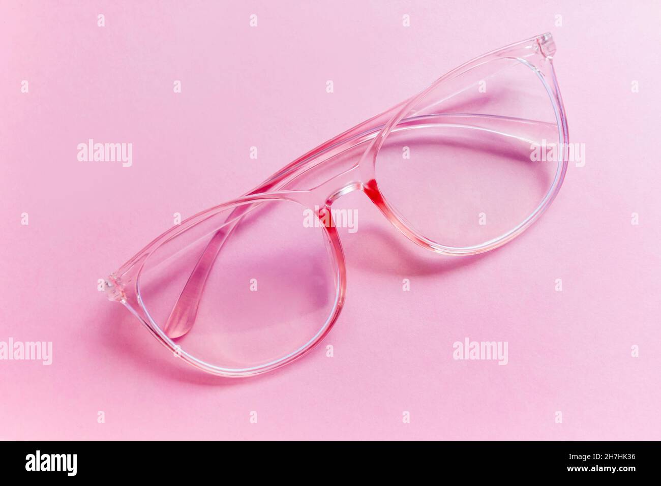 de gafas rosa fotografías e imágenes de alta resolución - Alamy