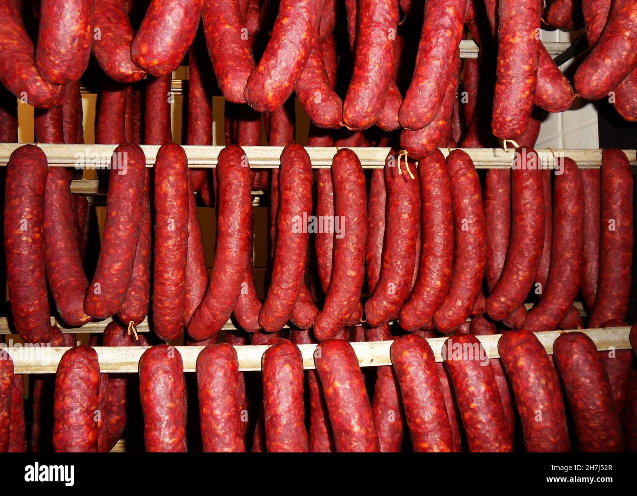 Sabrosas salchichas, foto de carne, fotografía de comida para restaurantes y cafés Foto de stock