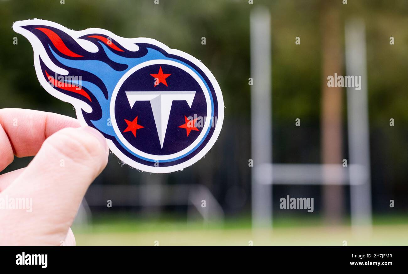 16 de septiembre de 2021, Nashville, Tennessee. Emblema de un equipo de fútbol americano profesional Tennessee Titans con sede en Nashville en el estadio deportivo. Foto de stock