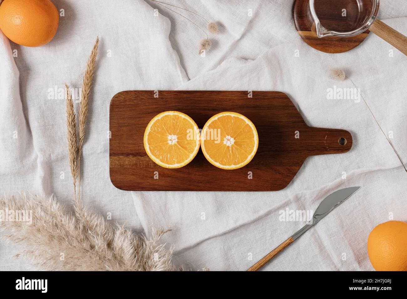 Dos medias naranjas fotografías e imágenes de alta resolución - Alamy