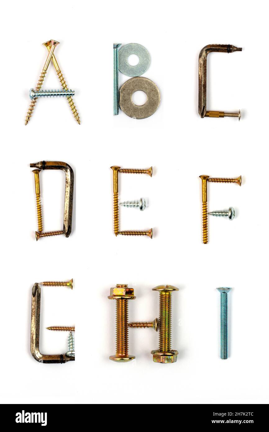 Alfabeto industrial. Letras hechas de clavos y tornillos Fotografía de  stock - Alamy