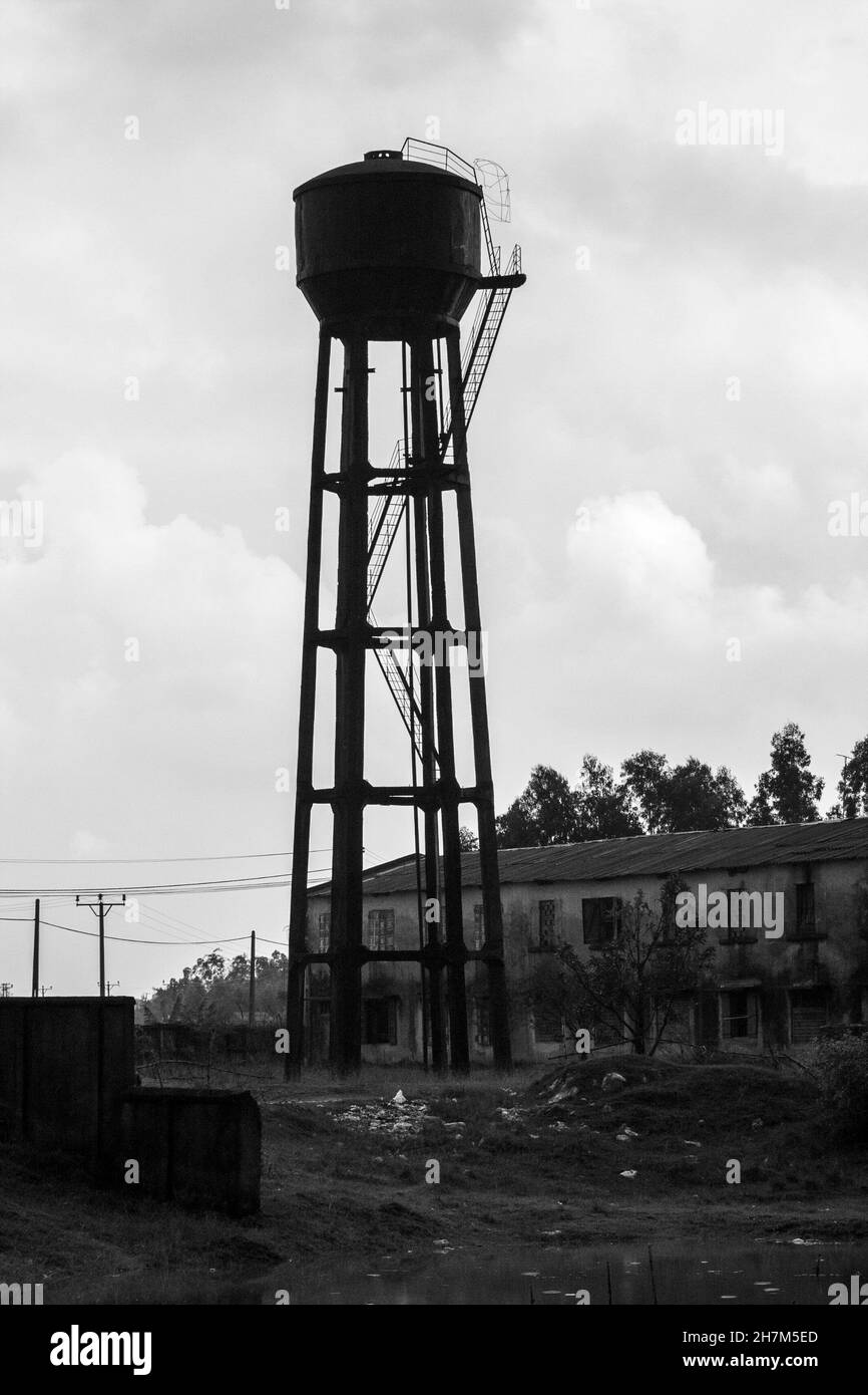 Torre de agua ¡Es una torre de agua! En el pasado, se almacenaba agua