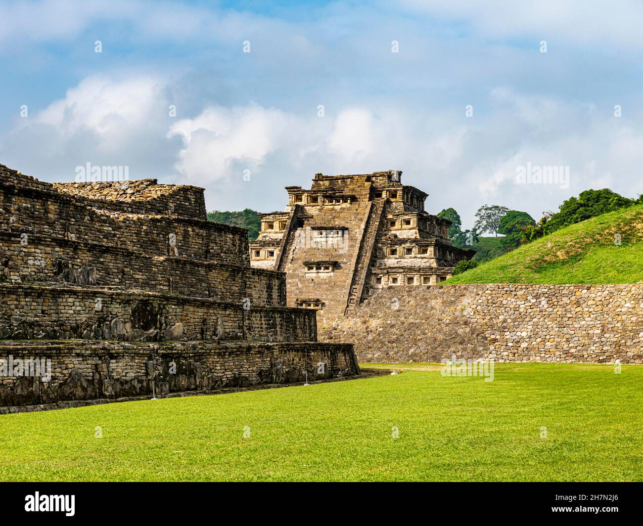 Pirámide de los nichos, Patrimonio de la Humanidad de la Unesco sitio arqueológico precolombino Pirámide de los nichos, Patrimonio de la Humanidad de la Unesco sitio arqueológico precolombino