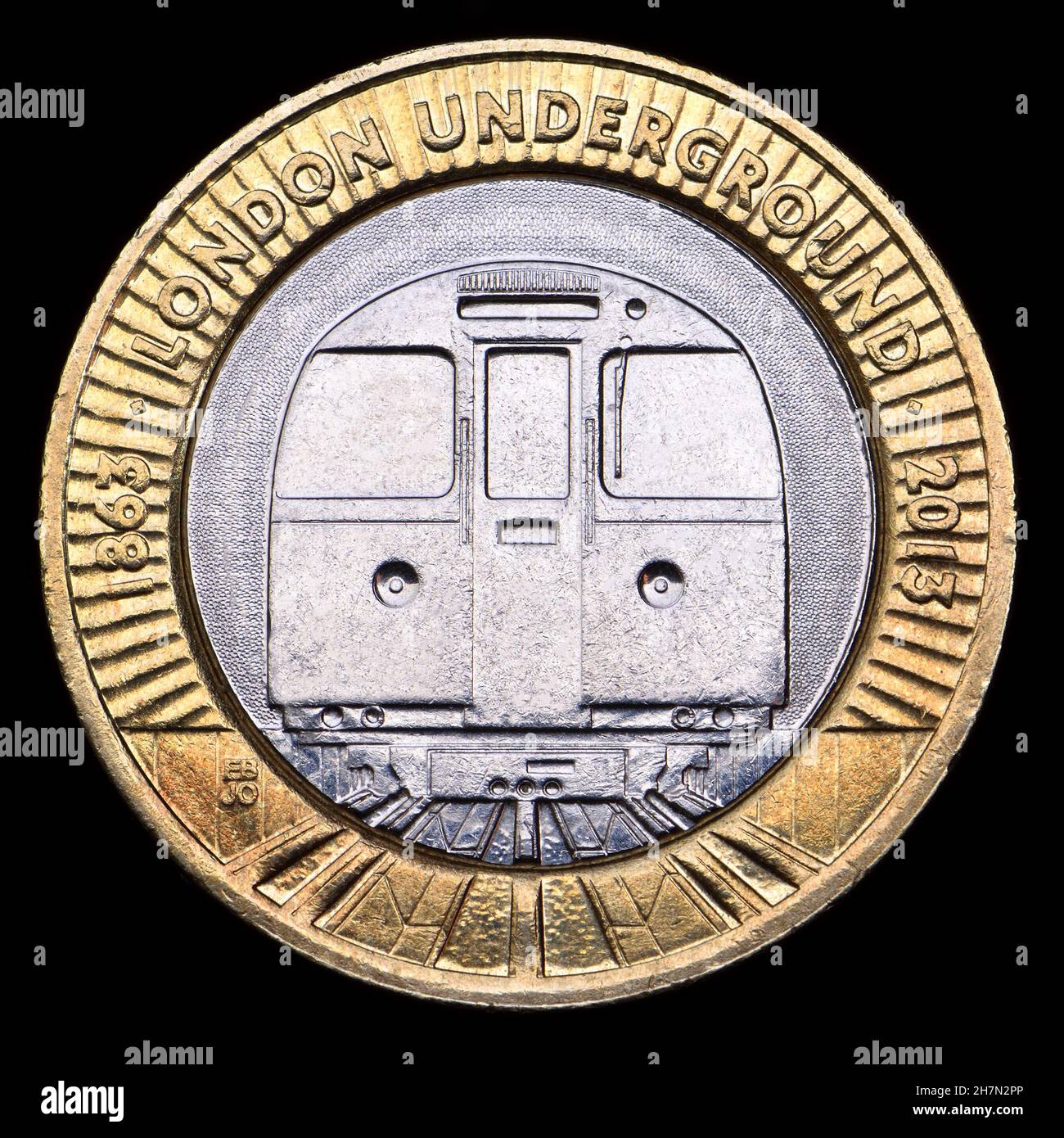 Moneda bimetálica británica de £2. 2013: 150th Aniversario del Metro de Londres - El Tren. Diseñado por Edward Barber y Jay Osgerby Foto de stock