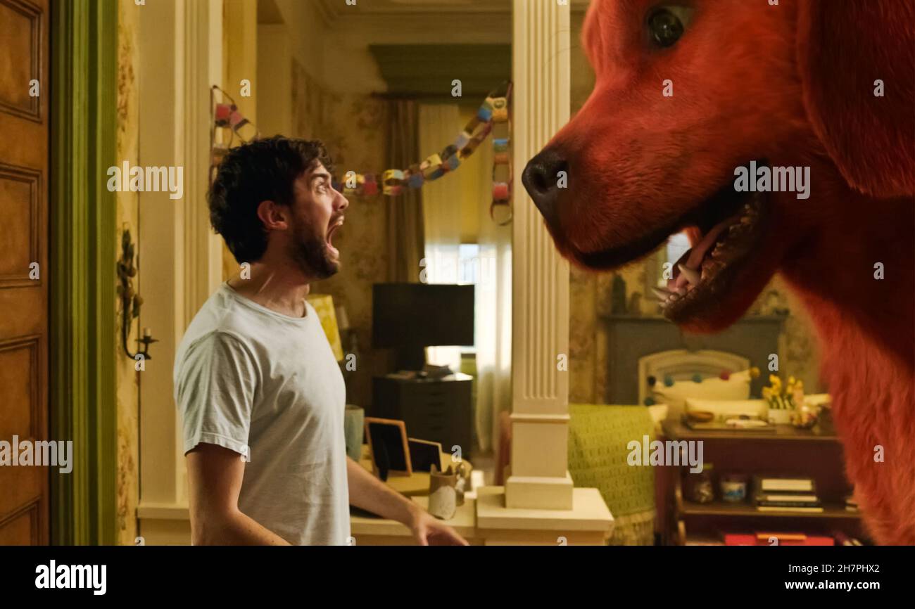 EE.UU. Jack Whitehall en una escena de la (C) Paramount Pictures nueva  película: Clifford The Big Red Dog (2021) . Argumento: El amor de una joven  por un pequeño cachorro llamado Clifford