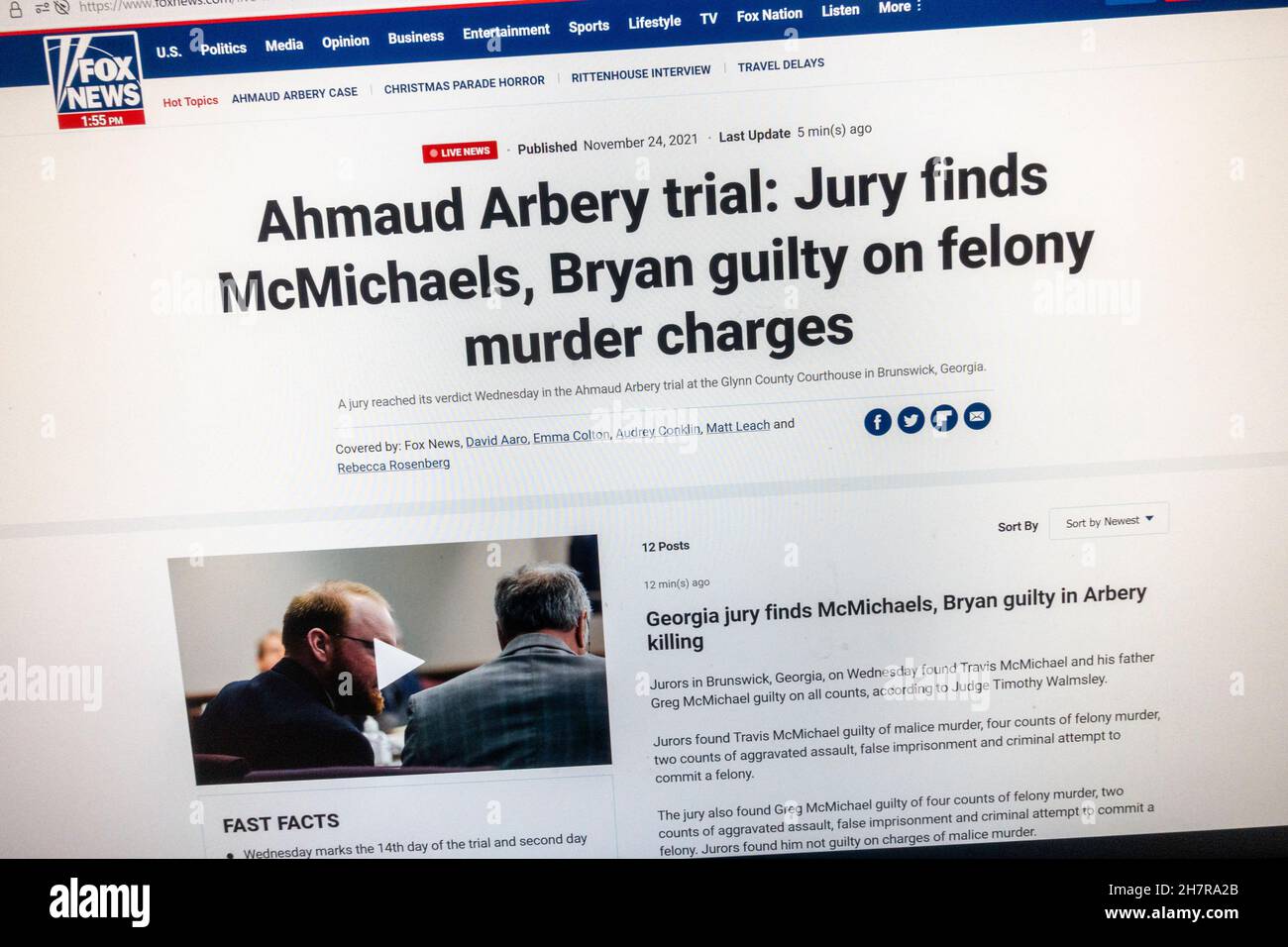 Captura de pantalla del sitio web de Fox News tras los veredictos 'culpables' en el juicio por asesinato de Ahmaud Arbery el 24th de noviembre de 2021. Foto de stock