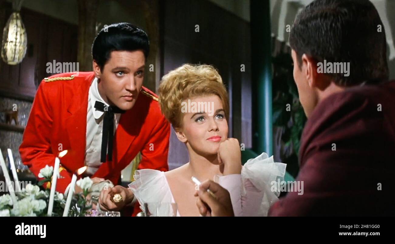 EE.UU. Elvis Presley, Ann-Margret, y Cesare Danova en una escena de la (C) película Metro-Goldwyn-Mayer : Viva Las Vegas (1964) . Argumento: Un  conductor de coche de carreras que se prepara para el