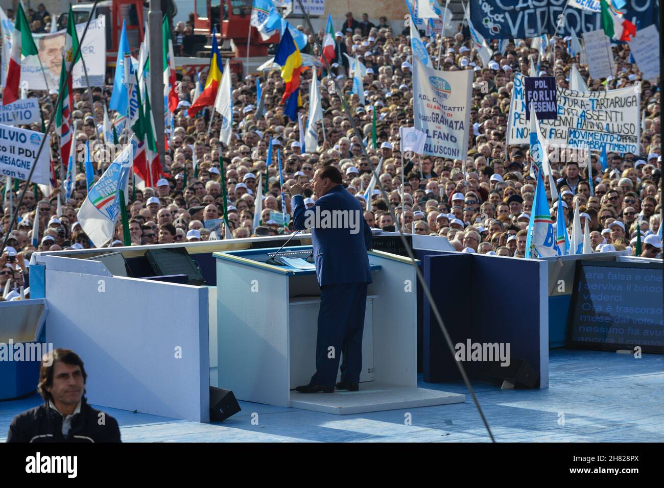 Roma, Italia 23/03/2013: Silvio Berlusconi escupió durante 'Todos con Silvio - por una nueva Italia', manifestación política del Partido de la Libertad. © Andrea Sabbadini Foto de stock
