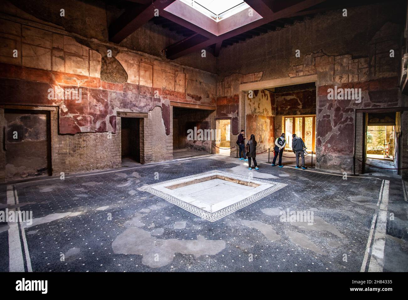 Casa del Bicentenario, Ercolano, ruinas romanas de Herculano, Nápoles, Italia Foto de stock