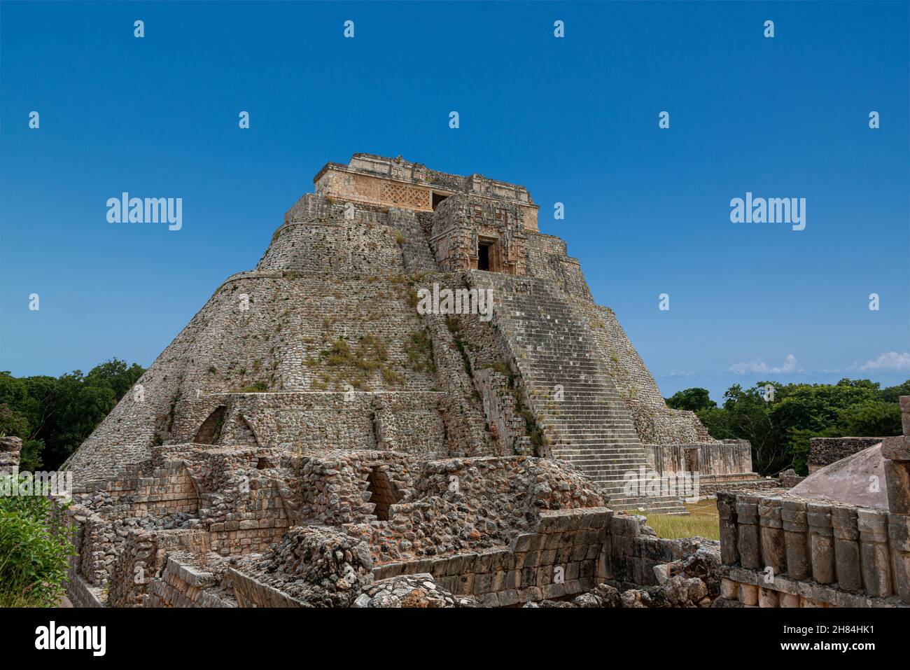 Sitio arqueológico de la antigua ciudad maya de Uxmal en Yucatán
