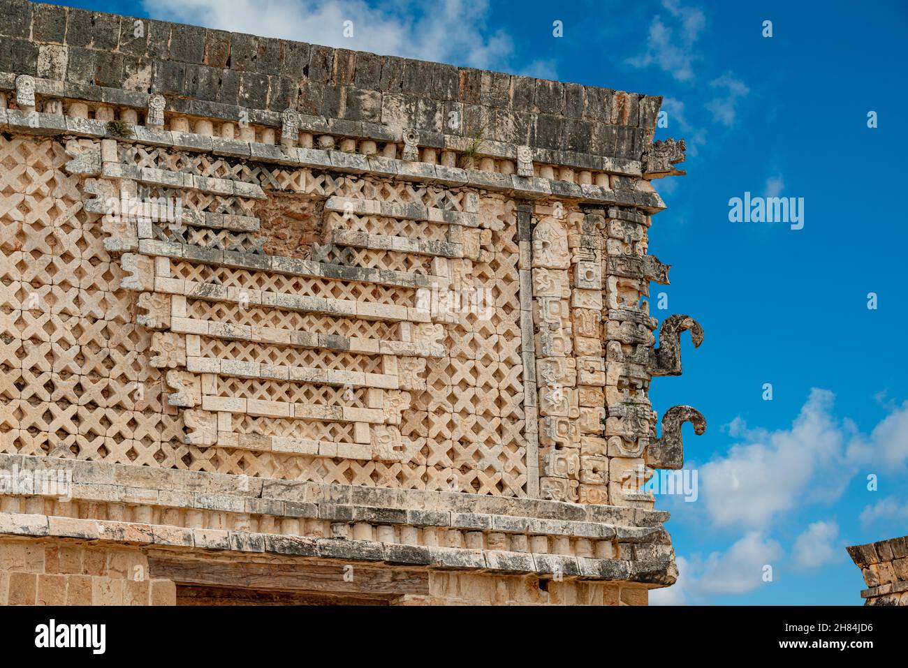Sitio arqueológico de la antigua ciudad maya de Uxmal en Yucatán