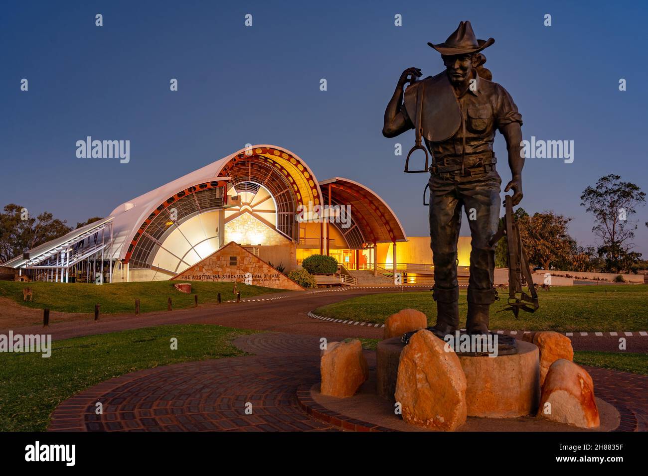 Longreach, Queensland, Australia - Salón de la Fama del Stockman Australiano y el edificio del Outback Heritage Center Foto de stock