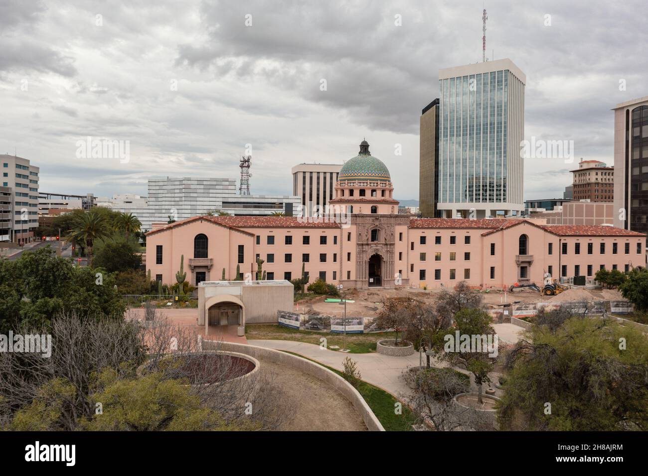 Antiguo Palacio de Justicia del Condado de Pima en Tucson, mientras se está renovando, aéreo Foto de stock
