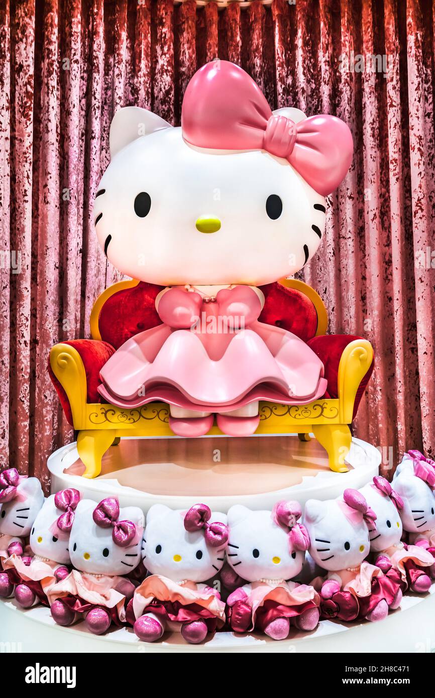 Foto de Estátuas De Personagens De Gato E Coelho Chamada Hello Kitty E My  Melody Na Loja Sanrio World Ginza e mais fotos de stock de Hello Kitty -  iStock