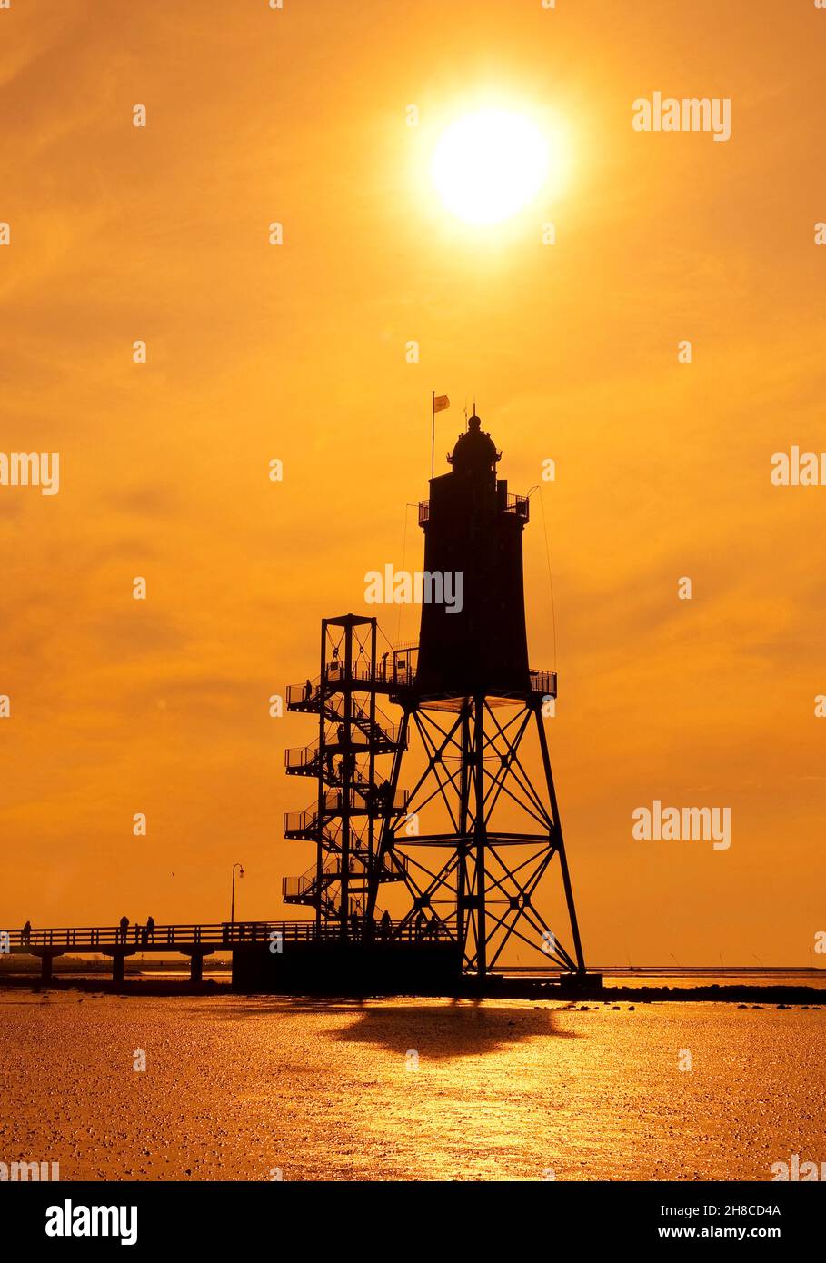 Lighthouse Obereversand en Dorum-Neufeld en la luz de la tarde, Alemania, Baja Sajonia, Dorum Foto de stock