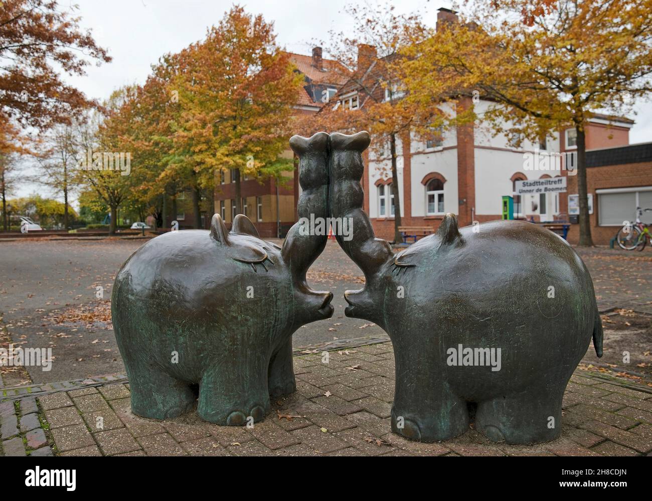 Escultura Ottifanten im distrito Transvaal, donde Otto Waalkes creció, Alemania, Baja Sajonia, Frisia Oriental, Emden Foto de stock