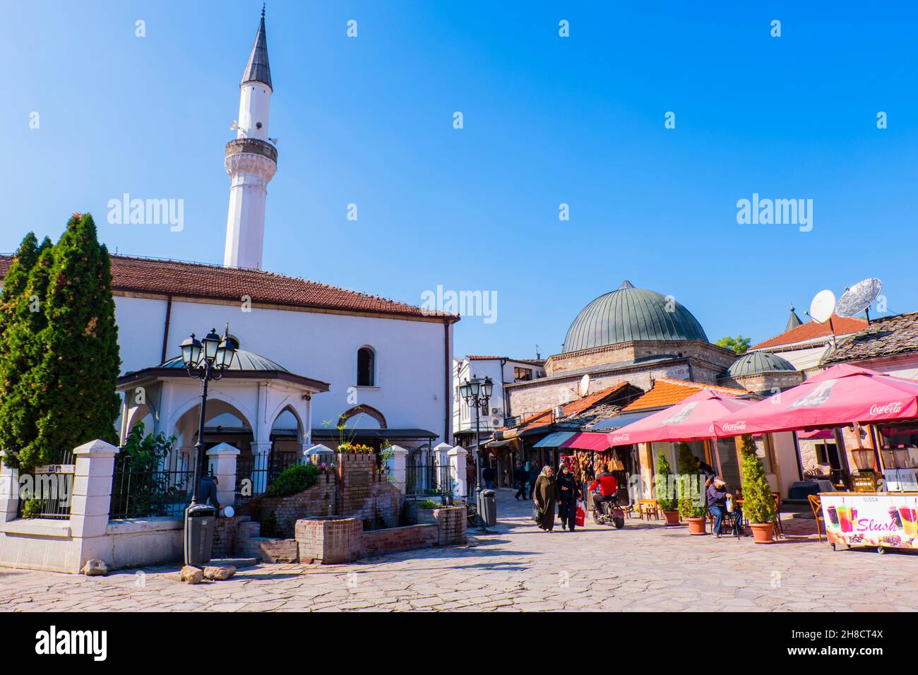 Mezquita Murat Pasha, Arhiepiskop Angelarij, Bitpazarska, Stara Čaršija, Bazar Viejo, Skopje, Macedonia del Norte Foto de stock