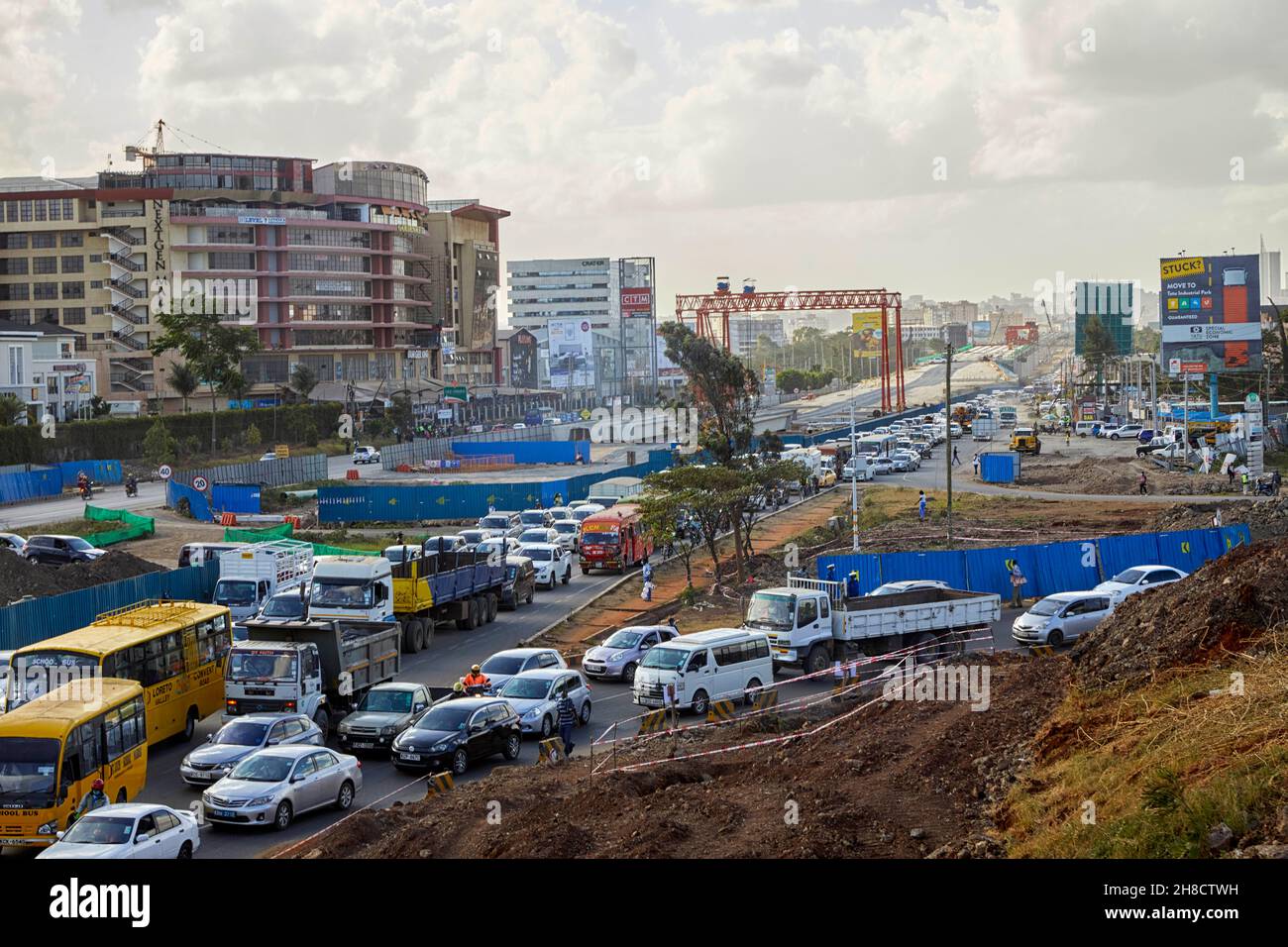 Construcción Nairobi atasco de tráfico Kenia África Foto de stock