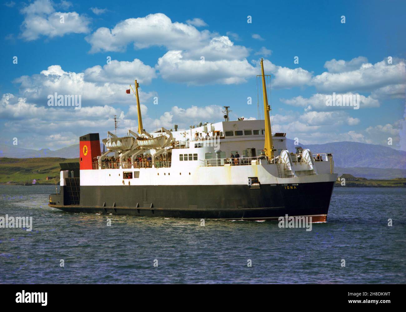 MV iona en la bahía de Oban 1970s Foto de stock
