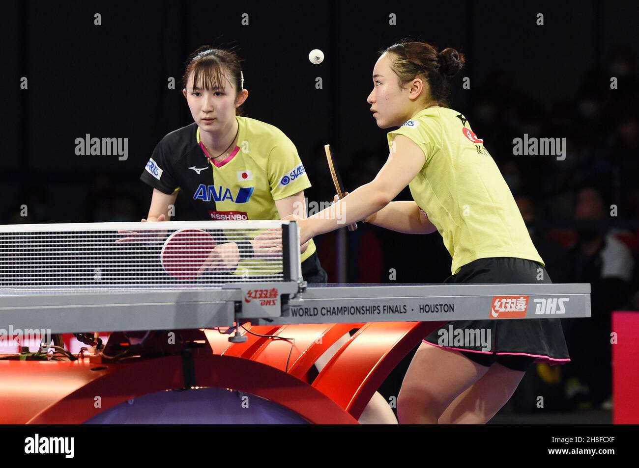 Houston, Estados Unidos. 29th Nov, 2021. Mima Ito (JPN), Hina Hayata (JPN)  Mesa de ping pong : Campeonato Mundial de Tenis de Mesa 2021 Parada final  de dobles femeninos en el Centro