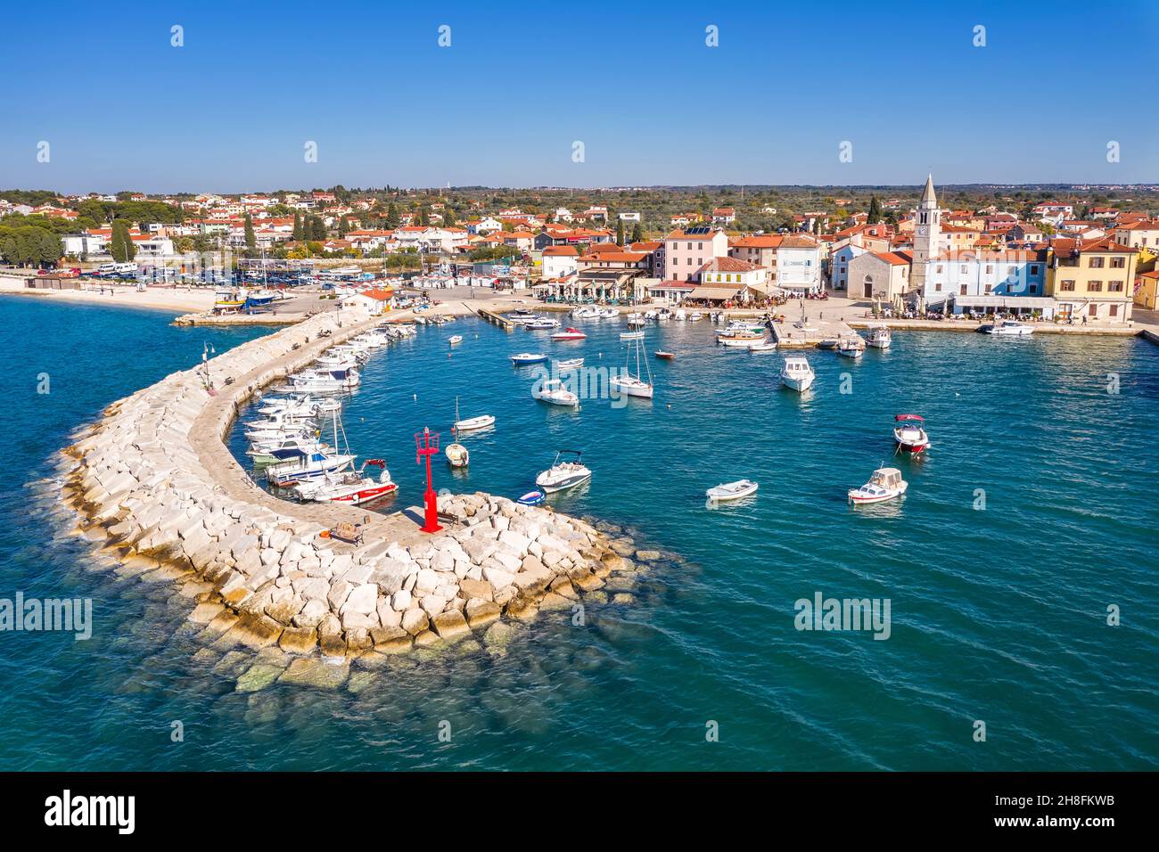 Vista aérea de Fazana a finales de otoño, Istria, Croacia Foto de stock