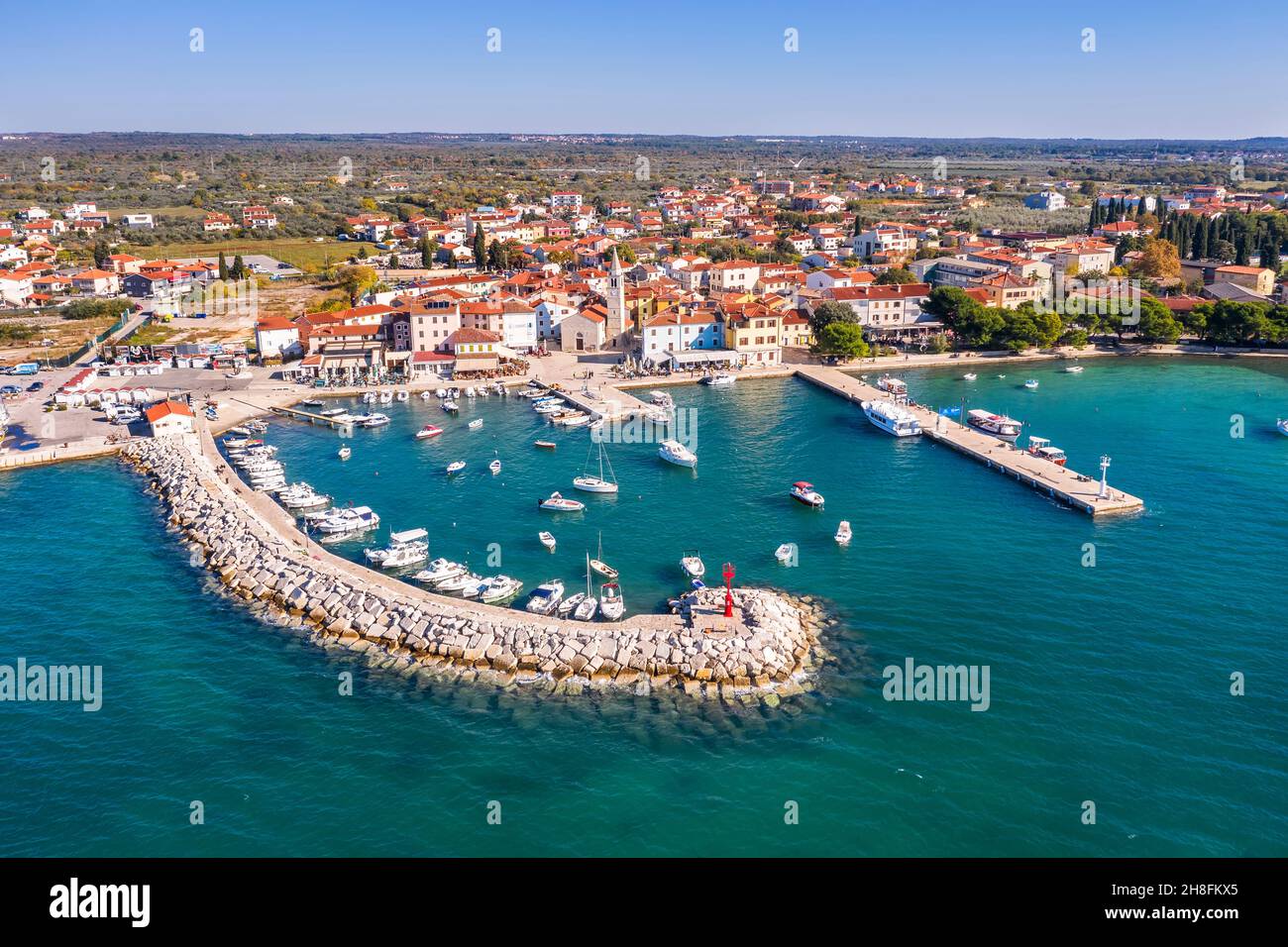 Vista aérea de Fazana a finales de otoño, Istria, Croacia Foto de stock