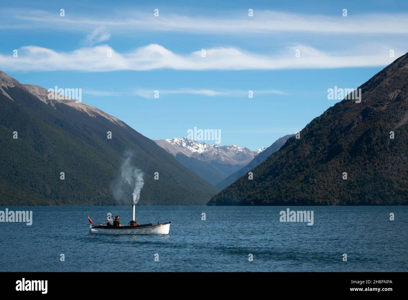 Barco de vapor en el Lago Rotoiti, Parque Nacional de los Lagos Nelson, Isla del Sur, Nueva Zelanda Foto de stock