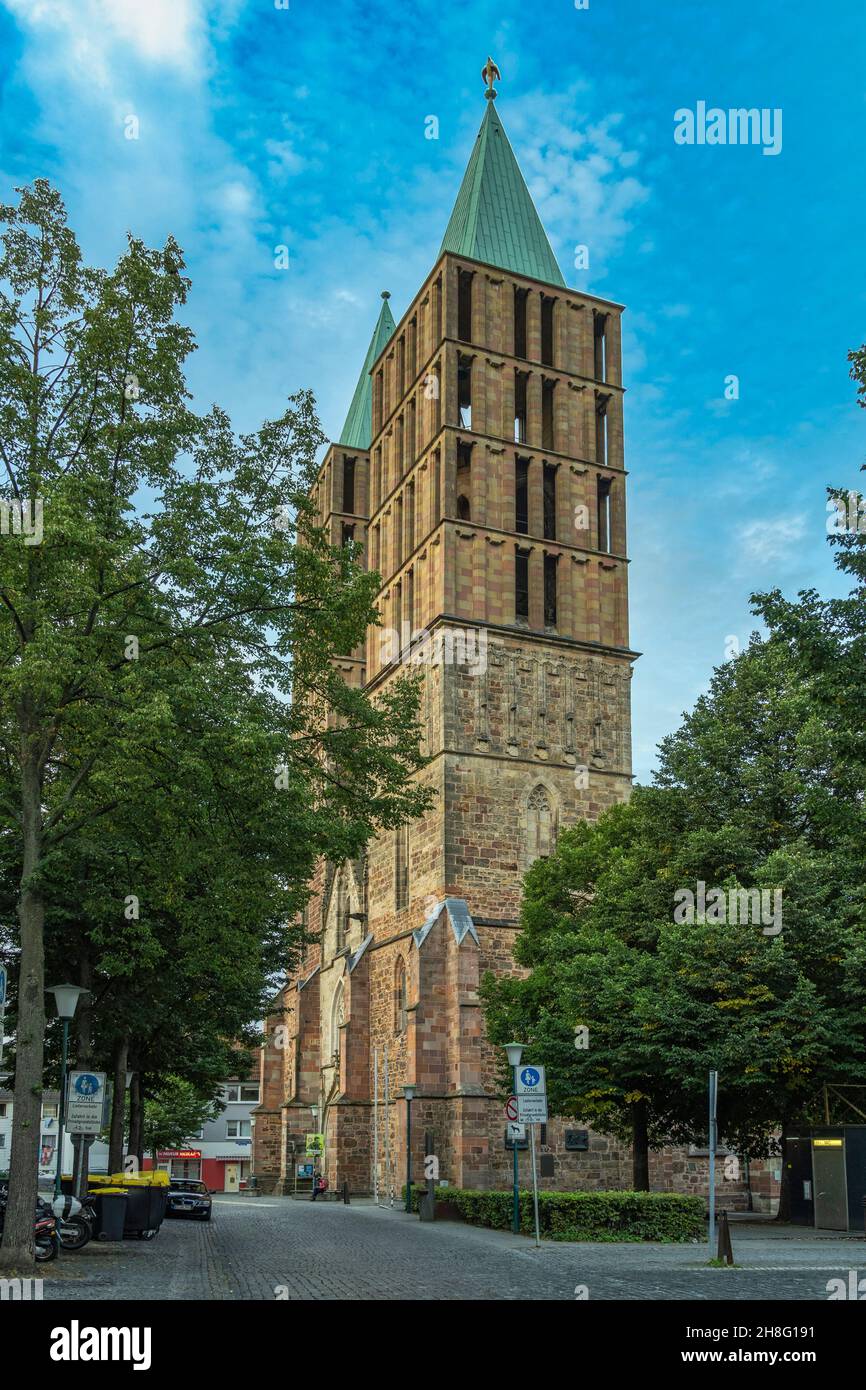 Los campanarios de la iglesia protestante dedicada a San Martín, Martinskirche en Kassel. Kassel, norte de Hesse, Alemania Foto de stock