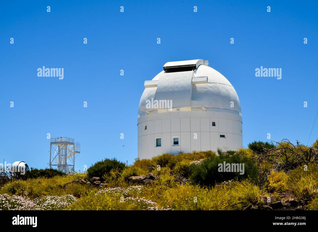 Telescopios del Observatorio Astronómico del Teide en Tenerife, España  Fotografía de stock - Alamy