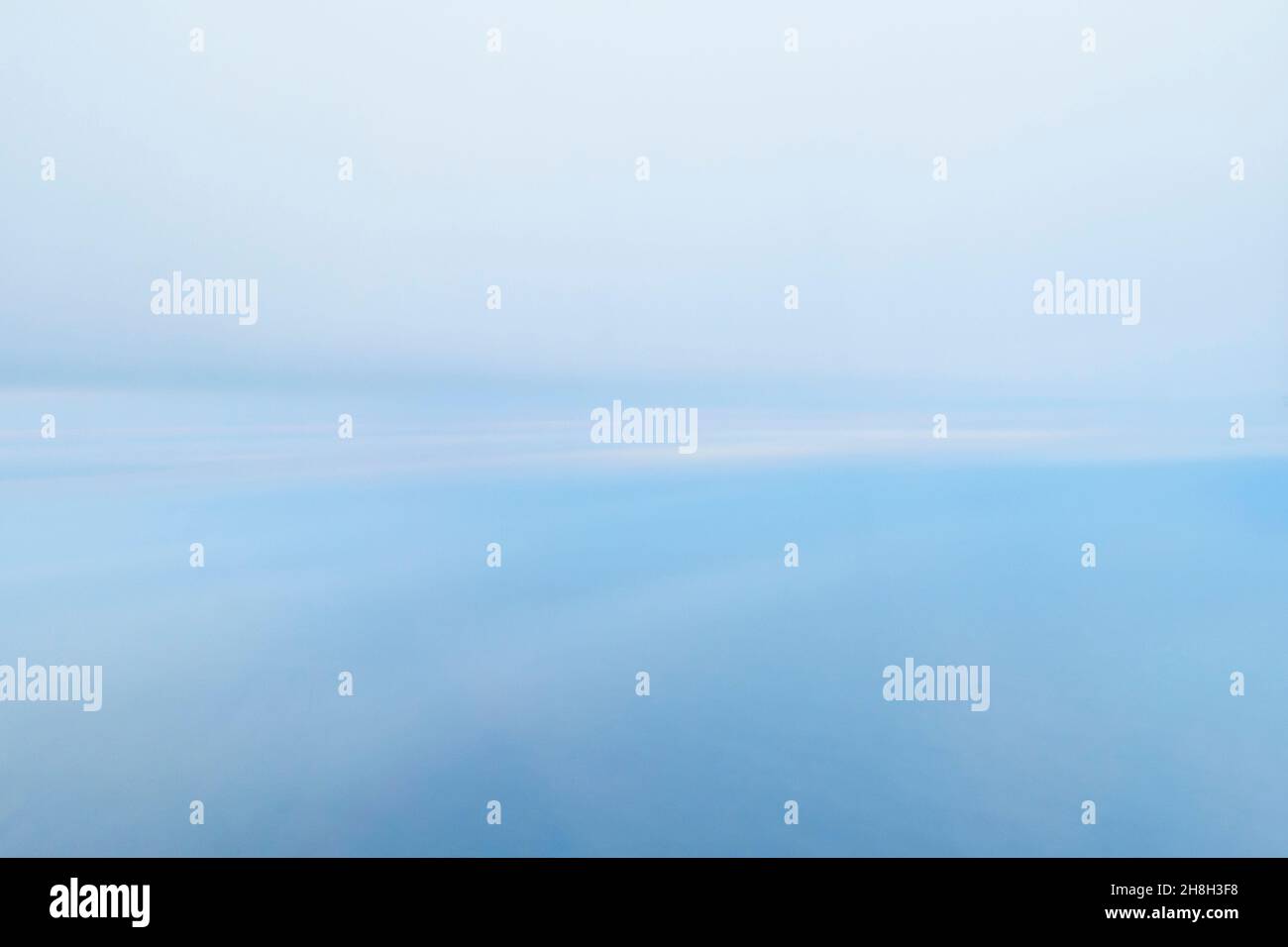 Textura de fondo azul suave: Fondo o fondo de pantalla degradado de color borroso. Foto de stock