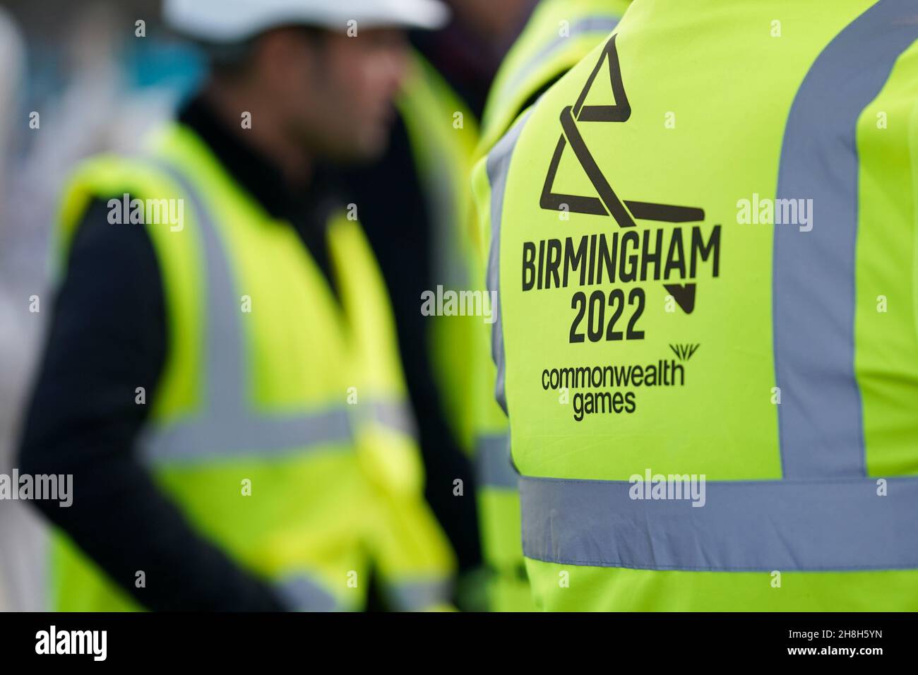 Una chaqueta de alta visibilidad marca Birmingham 2022 en el estadio Alexander de Birmingham. Fecha de la foto: Martes 30 de noviembre de 2021. Foto de stock