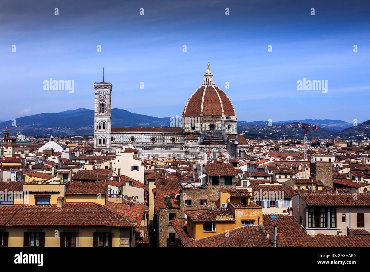 La catedral del Duomo, Santa Maria del Fiore y el Campanile en Florencia. Italia. La cúpula fue un gran logro de Brunelleschi en ese momento. Foto de stock
