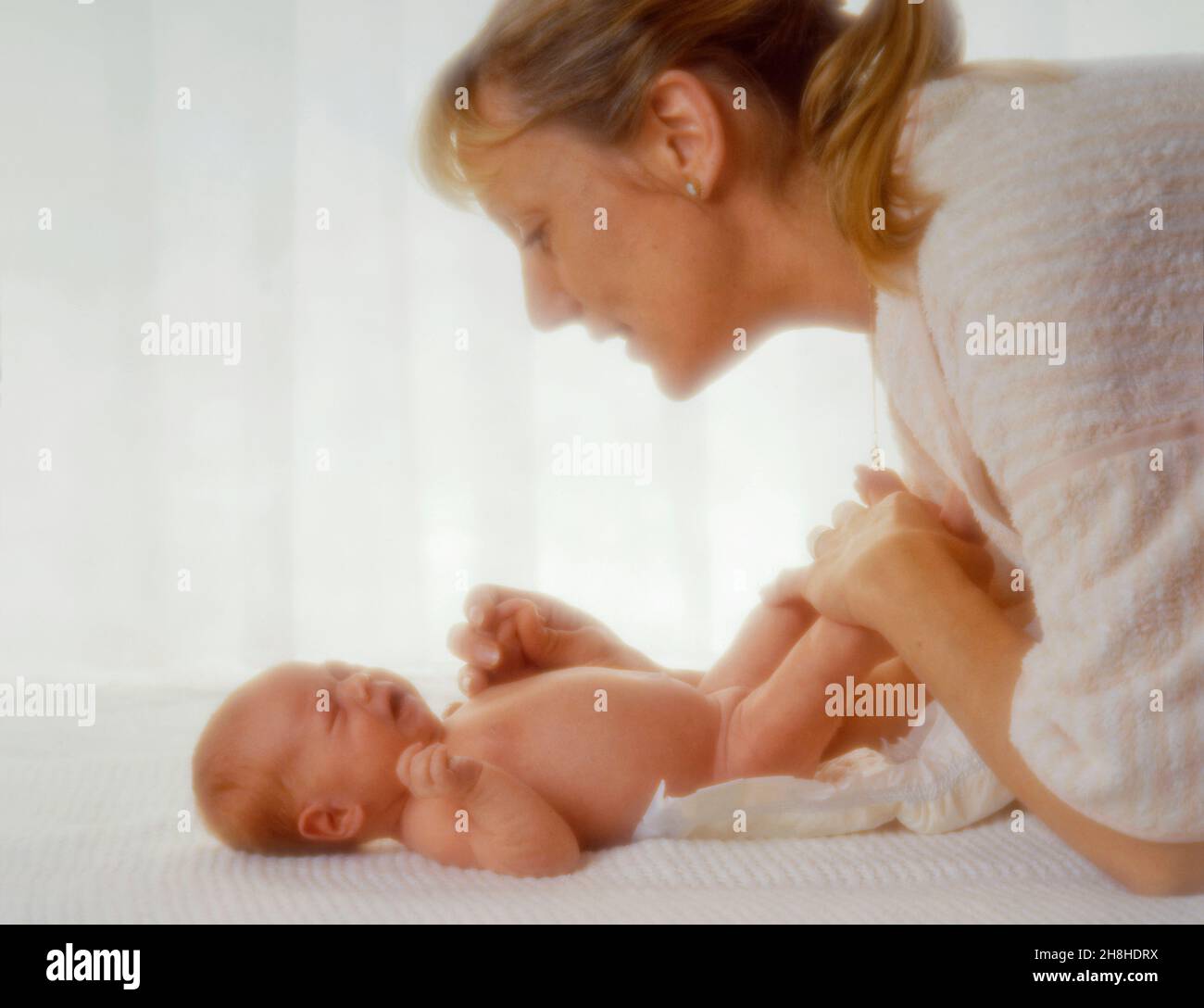 Madre con bebé recién nacido. Foto de stock