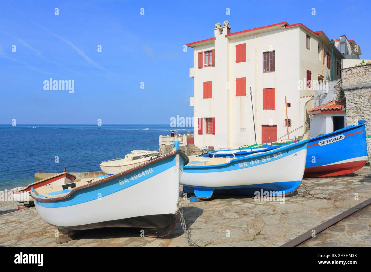 Francia, Pirineos Atlánticos, País Vasco, Guethary, pequeño puerto pesquero Foto de stock