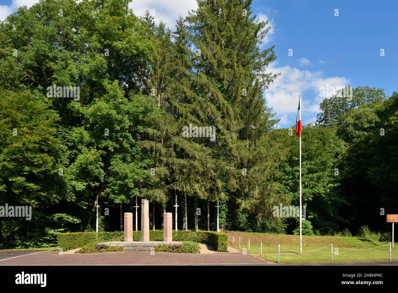 Francia, Meurthe-et-Moselle (54), Champigneulles, lugar llamado La Malpierre, monumento en memoria de los 63 combatientes de la resistencia fusilados entre 1941 y 1944 por los ocupantes alemanes en el claro de La Malpierre Foto de stock