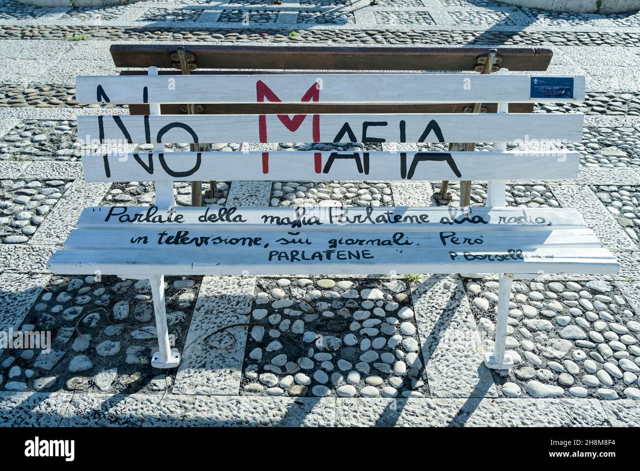 Parkbank, protesta, No Mafia, Castellammare del Golfo, Sizilien, Italiano Foto de stock