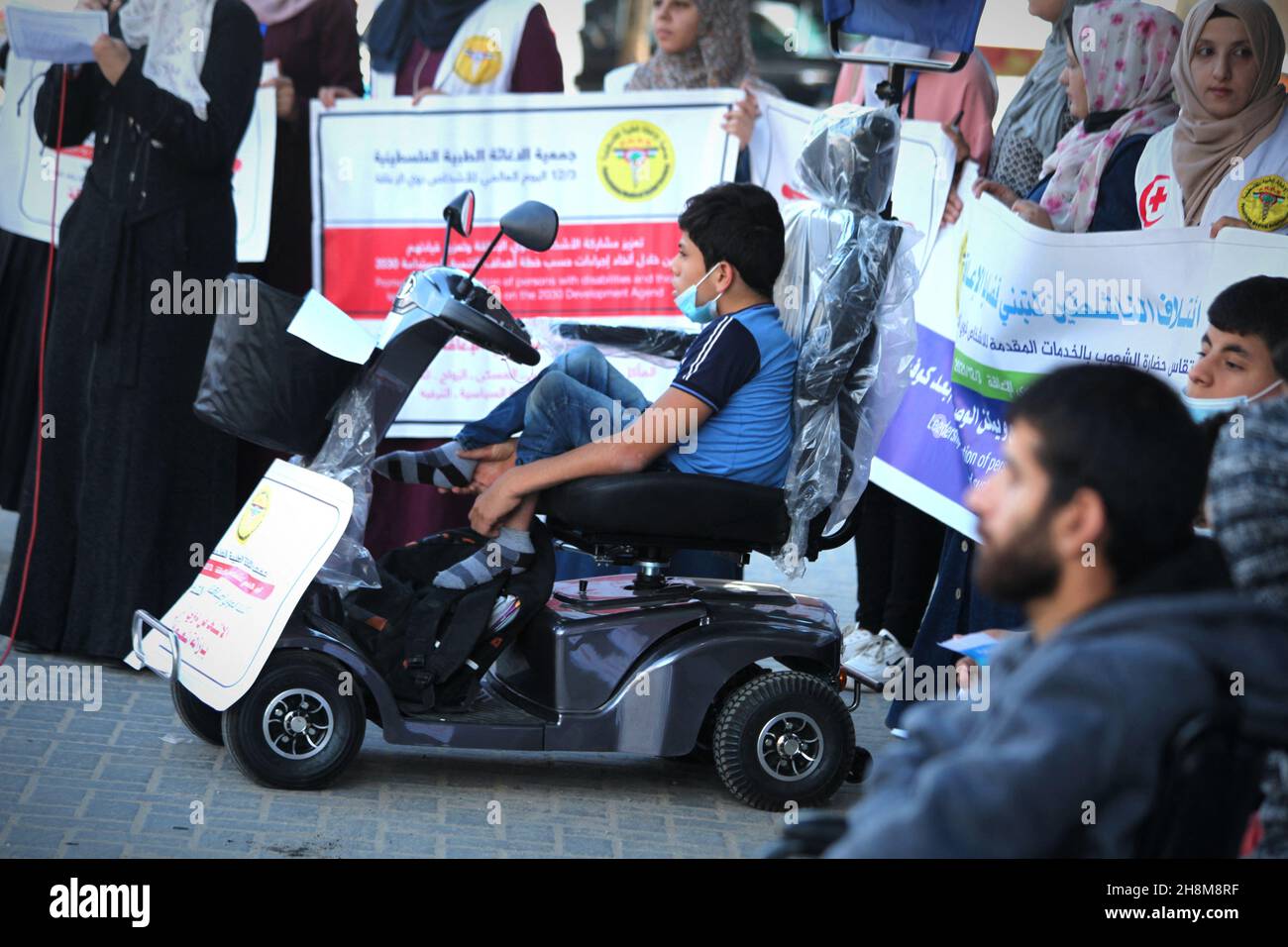 Plaza Fakhoora, Gaza, 30 de noviembre de 2021, En solidaridad con las  personas con discapacidad con motivo del Día Internacional de la  Discapacidad en la Plaza Al-Fakhoora, al oeste del campamento de