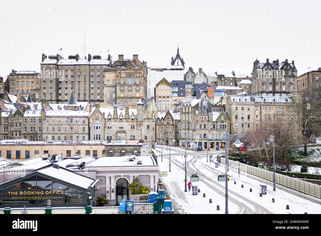 Puente Waverley Edimburgo en invierno Nieve Foto de stock