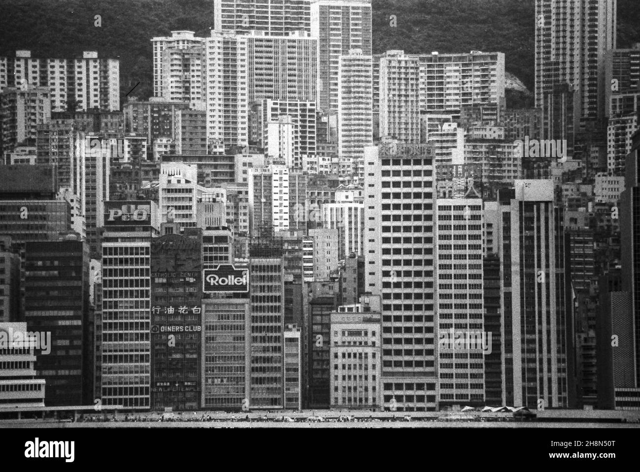 Edificios de gran altura que forman patrones en Hong Kong, abril de 1978 Foto de stock