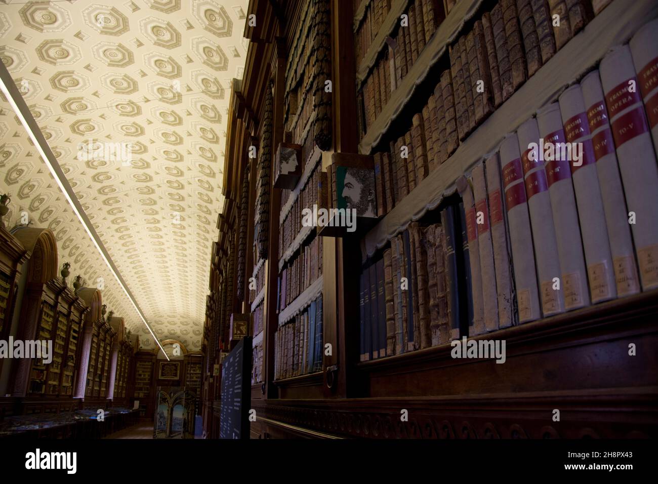 Die berühmte Palatina-Bibliothek en Parma Foto de stock