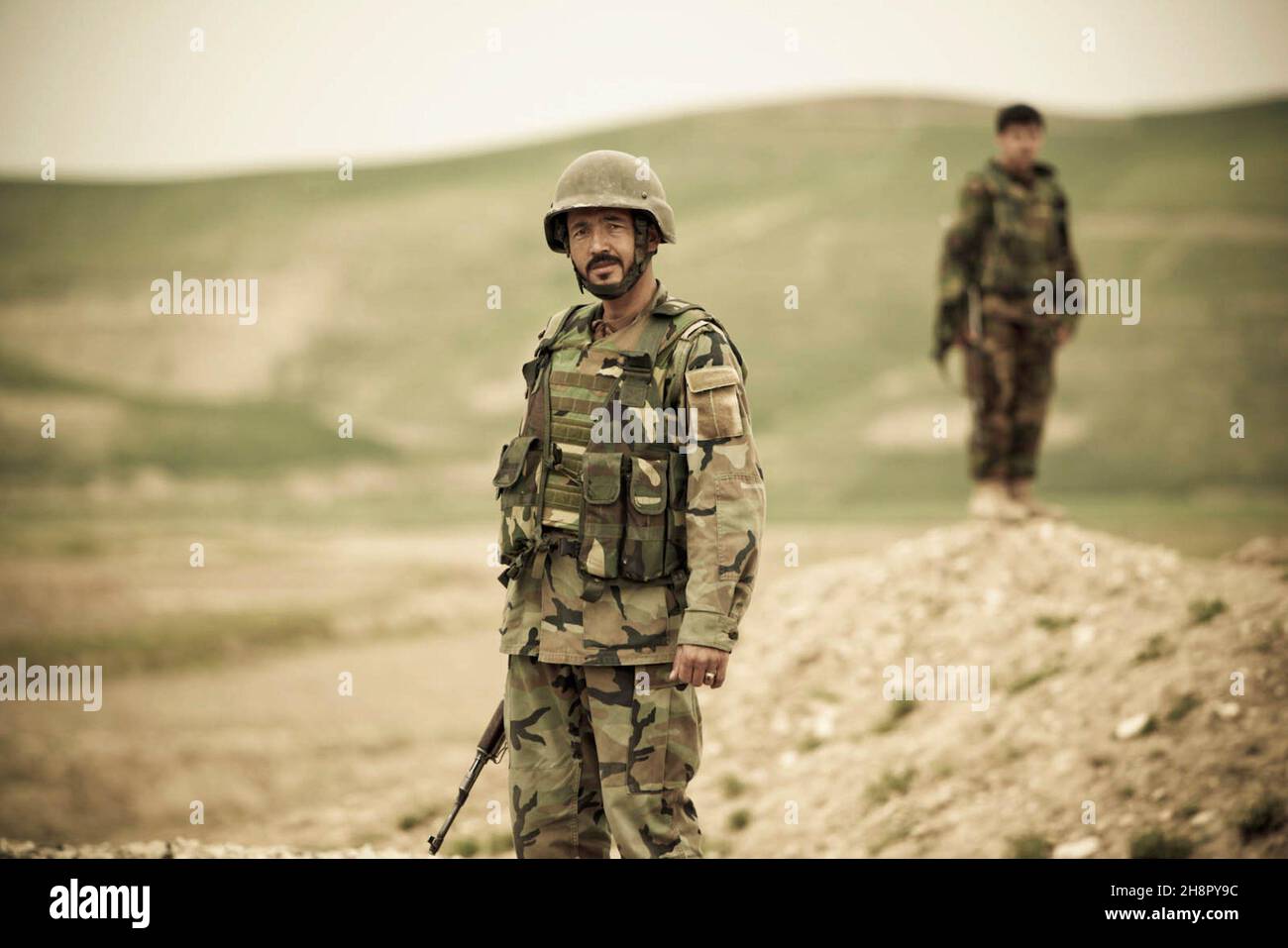 Soldado del Ejército Nacional Afgano con la unidad de las Fuerzas Especiales de Kandak de 3rd patrullando el 15 de mayo de 2010 en la provincia de Faryab, Afganistán. Foto de stock