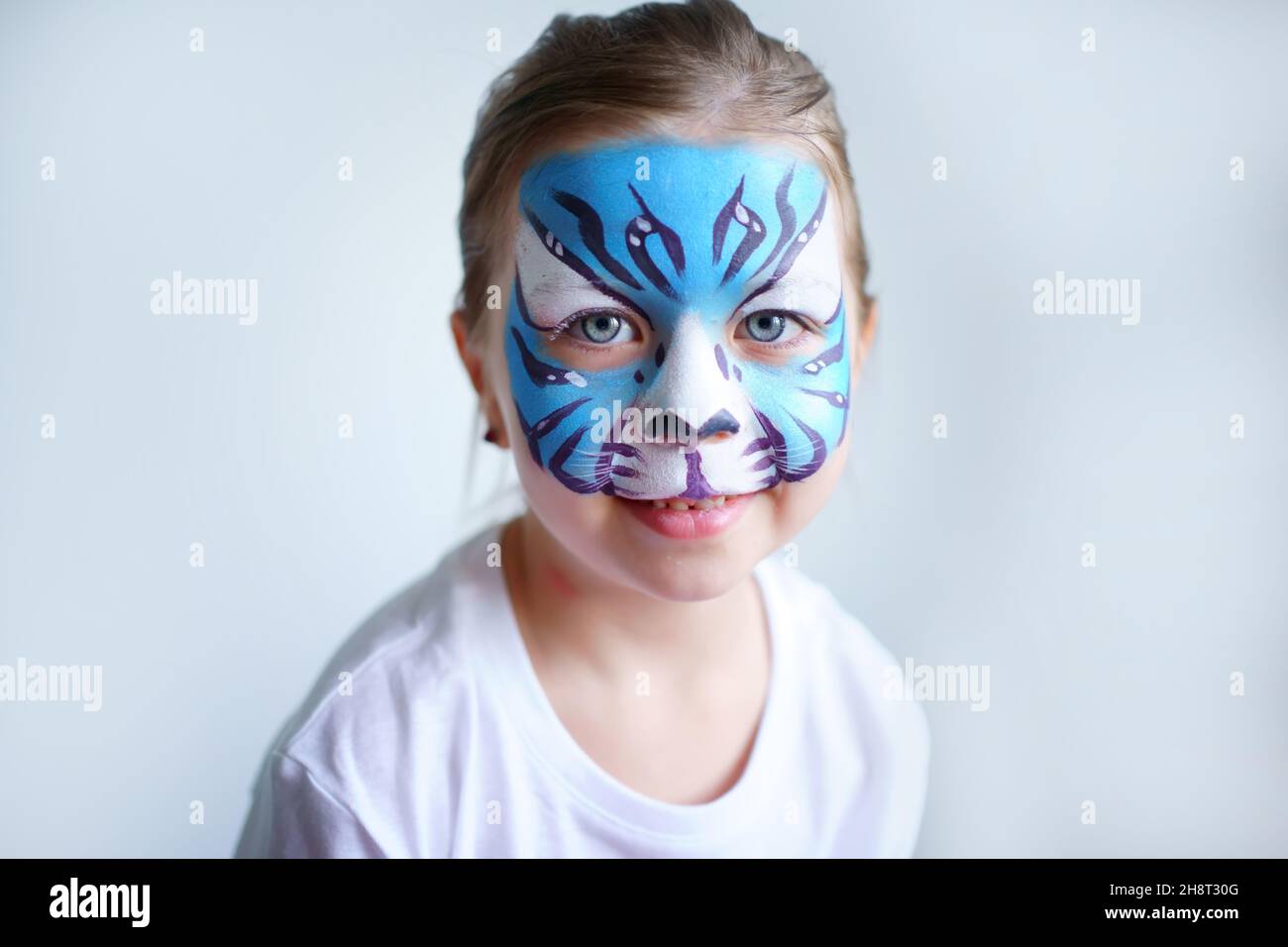 Tigre de maquillaje fotografías e imágenes de alta resolución - Alamy