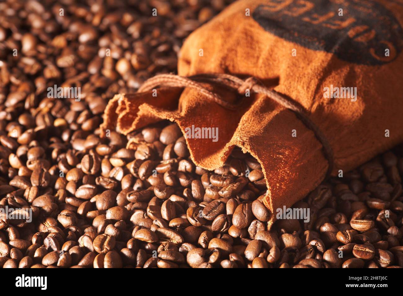 Bolsa de café y granos de café Foto de stock