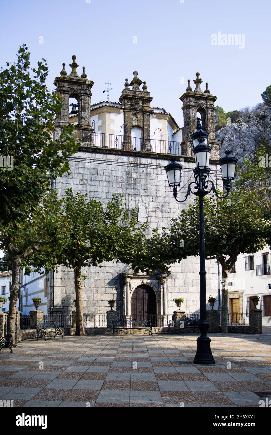 Plaza principal de la ciudad de Grazalema en el sur de España Foto de stock