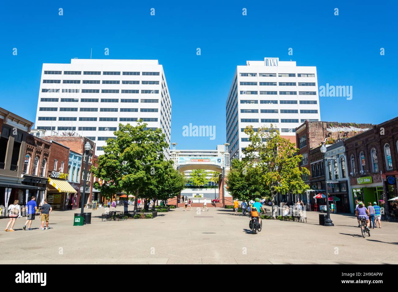Knoxville, Tennessee, Estados Unidos de América – 25 de septiembre de 2016. Market Square en Knoxville, Tennessee. Foto de stock