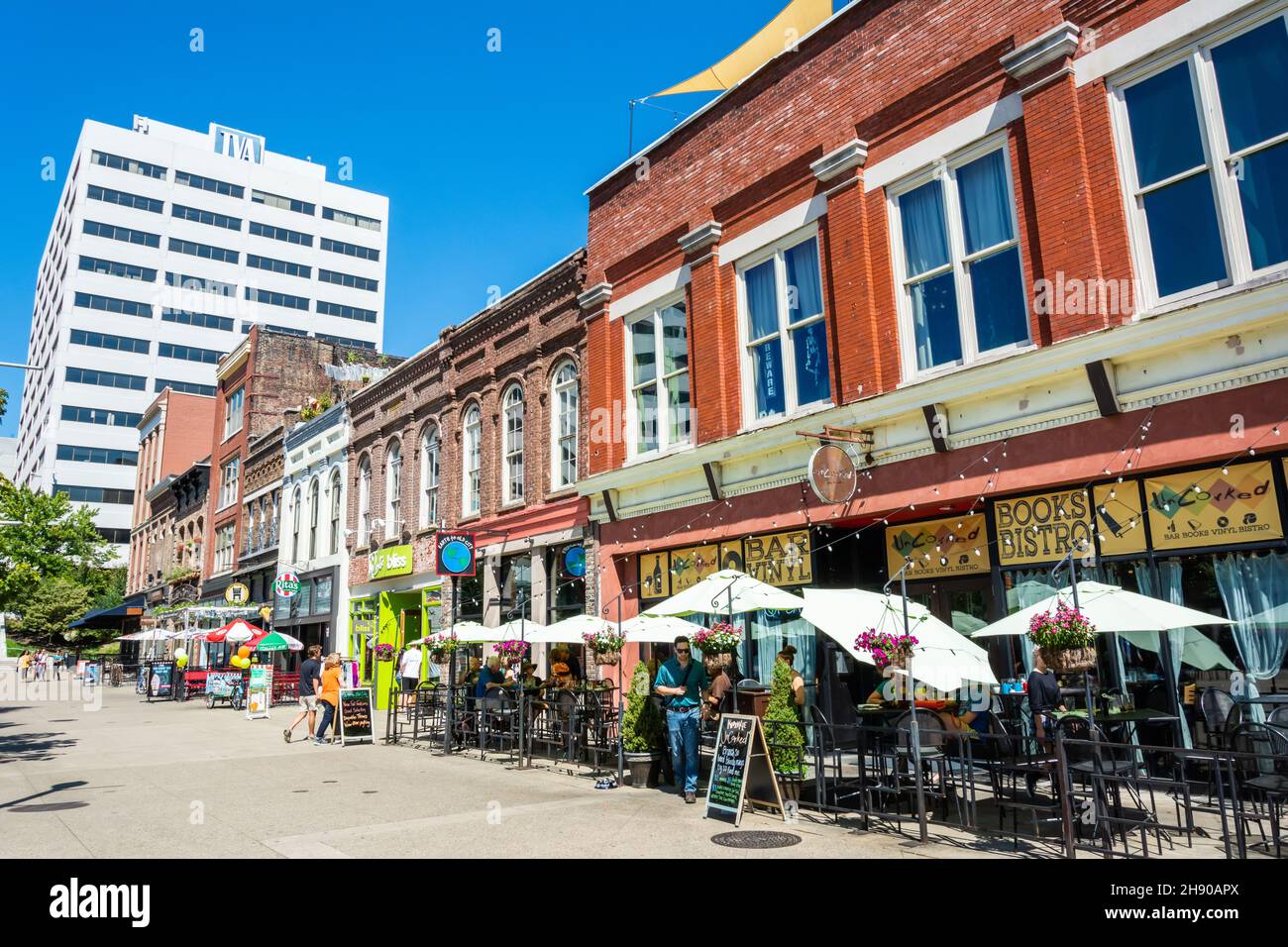 Knoxville, Tennessee, Estados Unidos de América – 25 de septiembre de 2016. Edificios históricos y propiedades comerciales en la Plaza del Mercado en Knoxville Foto de stock