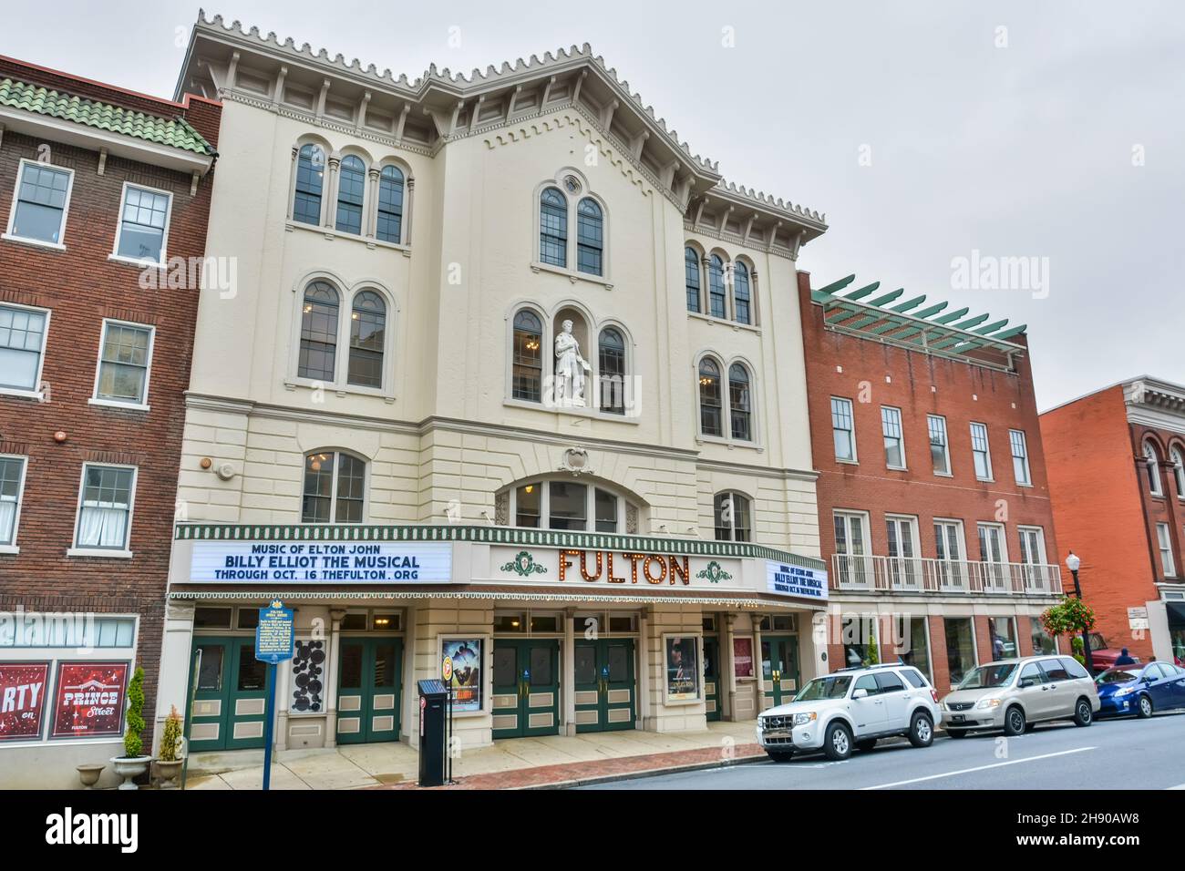 Lancaster, Pensilvania, Estados Unidos de América – 30 de septiembre de 2016. Edificio del Teatro Fulton en 12-14 North Prince St en Lancaster, PA. Foto de stock