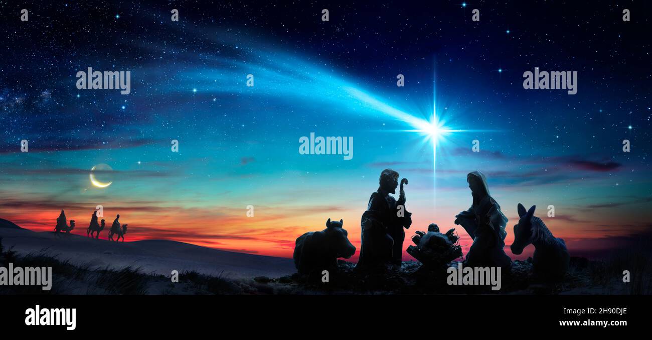 Natividad de Jesús - Escena con la Sagrada Familia bajo la Estrella del Cometa Foto de stock
